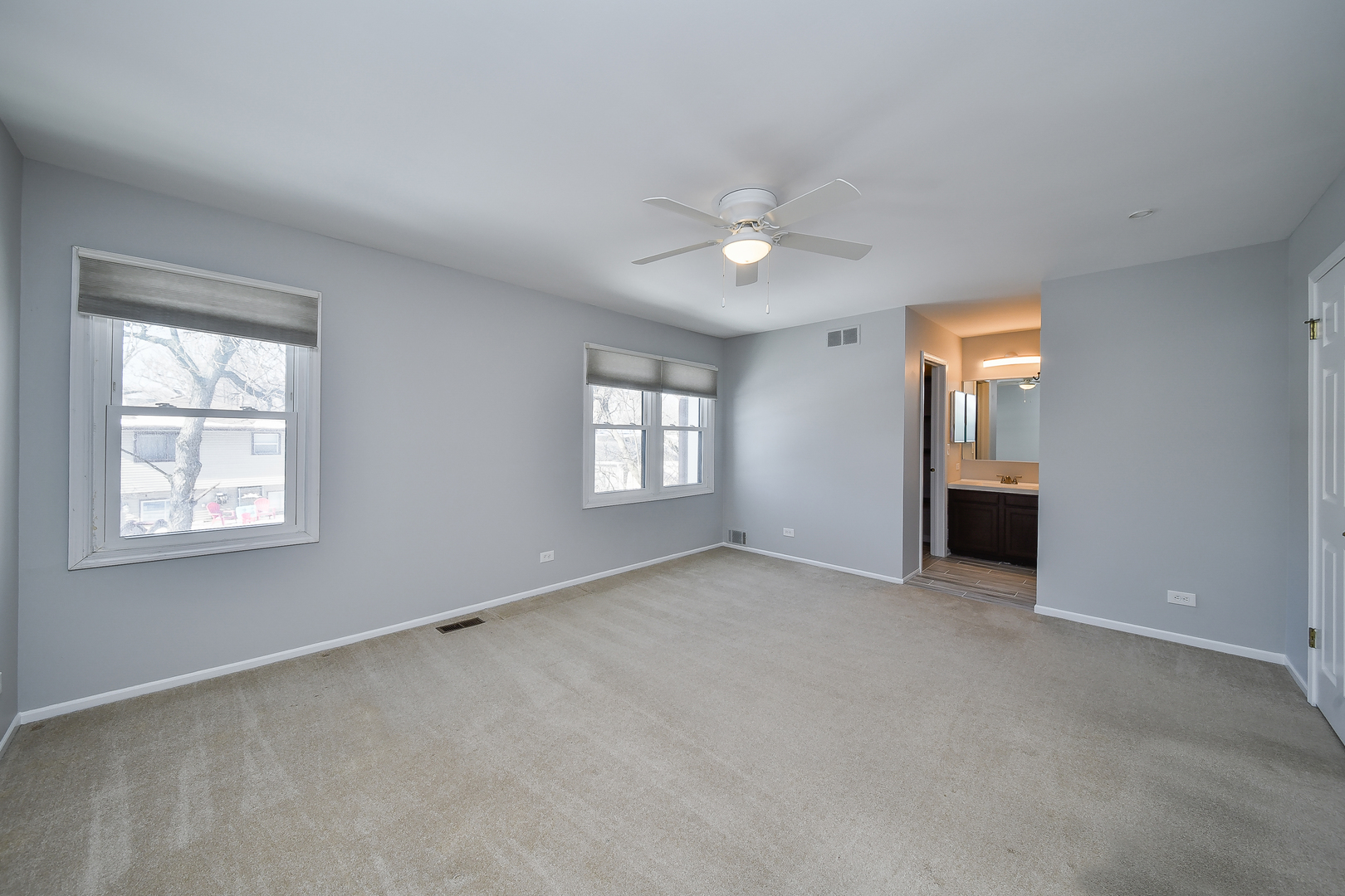 46 White Oak Circle #46, St. Charles, IL 60174