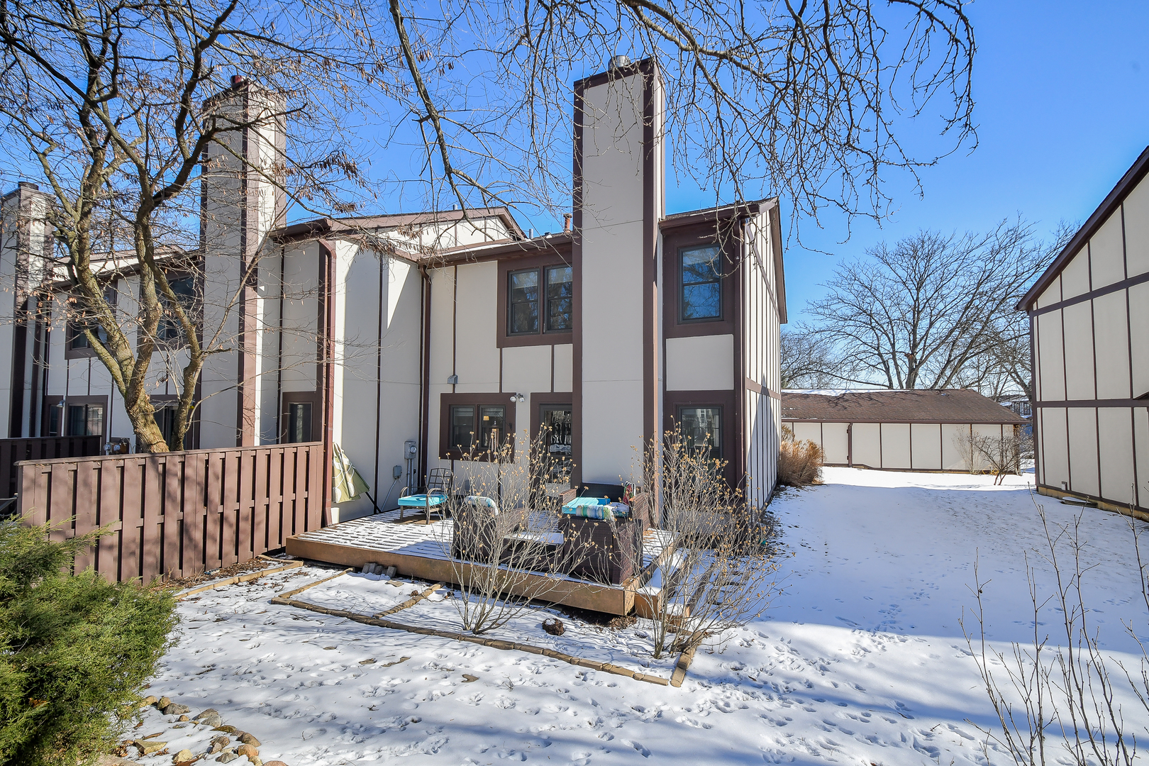 46 White Oak Circle #46, St. Charles, IL 60174