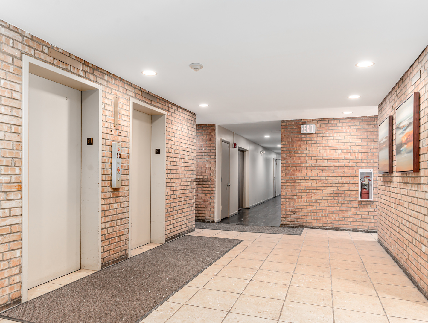 5900 OAKWOOD Drive #1E, Lisle, IL 60532