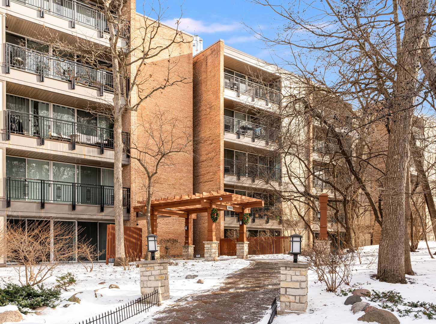 5900 OAKWOOD Drive #1E, Lisle, IL 60532