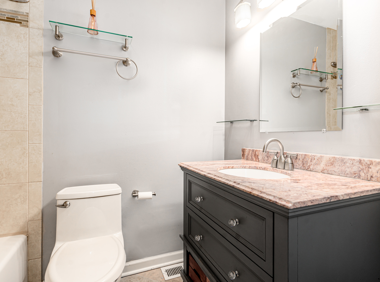 5900 OAKWOOD Drive #1E, Lisle, IL 60532