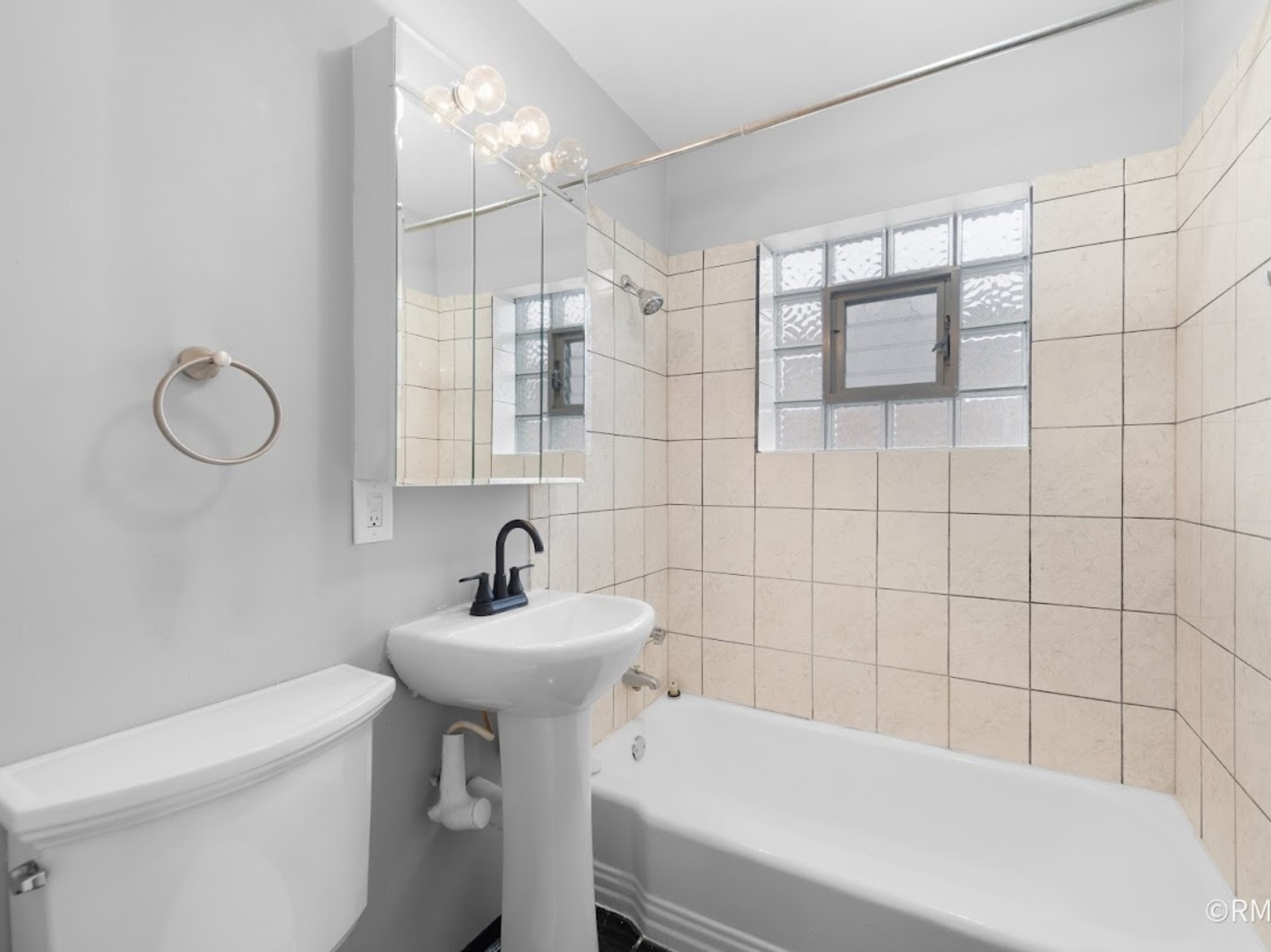 16 N Garfield Street #2L, Lombard, IL 60148