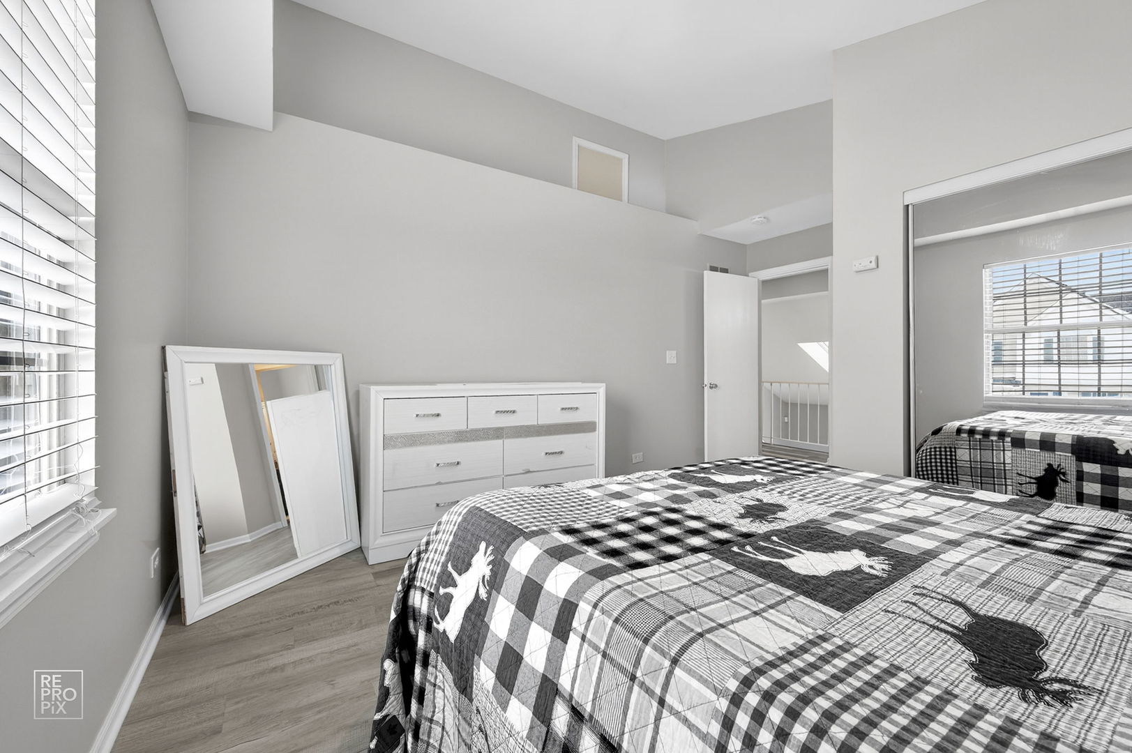 1543 Apple Grove Lane, Westmont, IL 60559