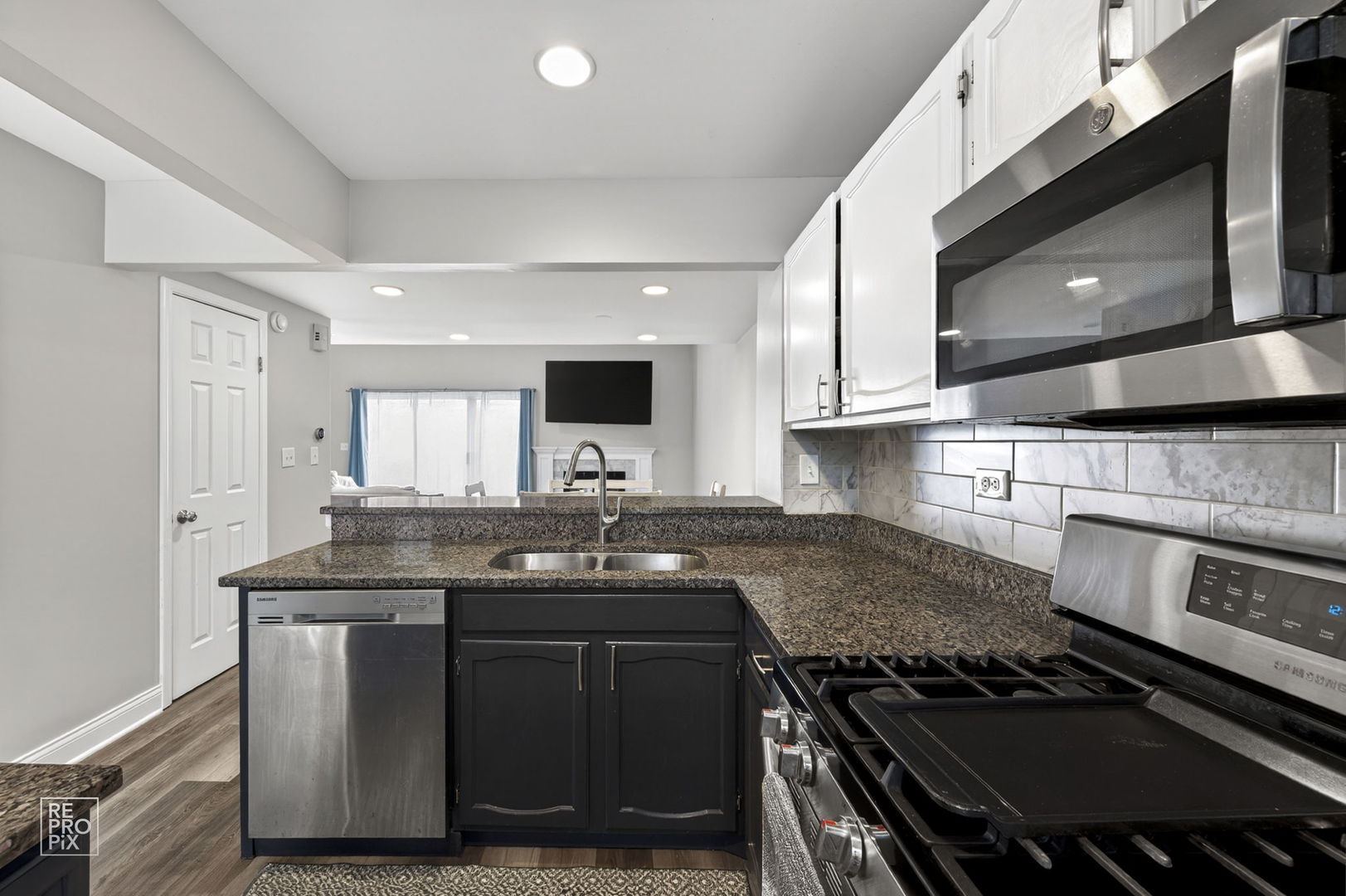 1543 Apple Grove Lane, Westmont, IL 60559