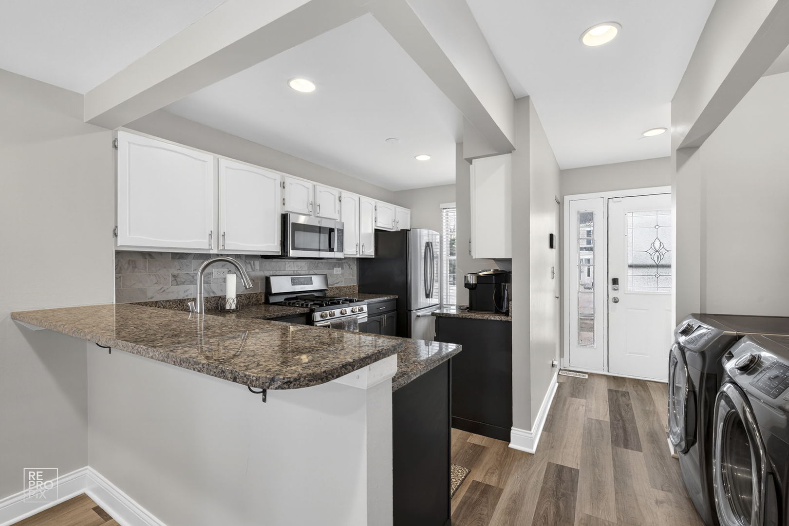 1543 Apple Grove Lane, Westmont, IL 60559