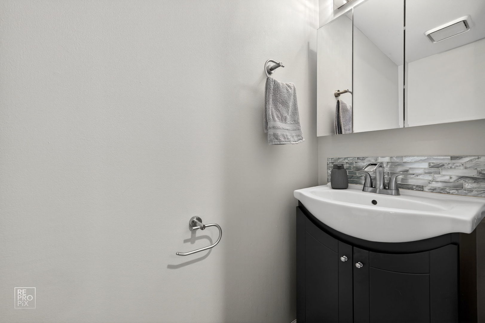 1543 Apple Grove Lane, Westmont, IL 60559