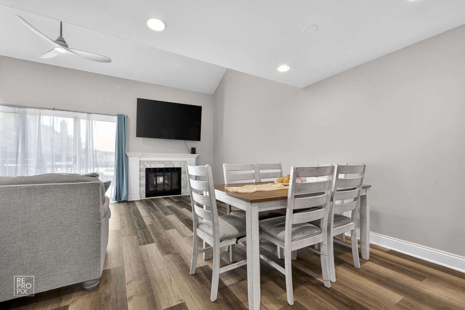 1543 Apple Grove Lane, Westmont, IL 60559