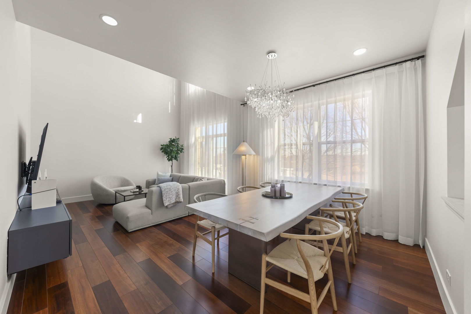 1081 Bartholdi Court, Carol Stream, IL 60188