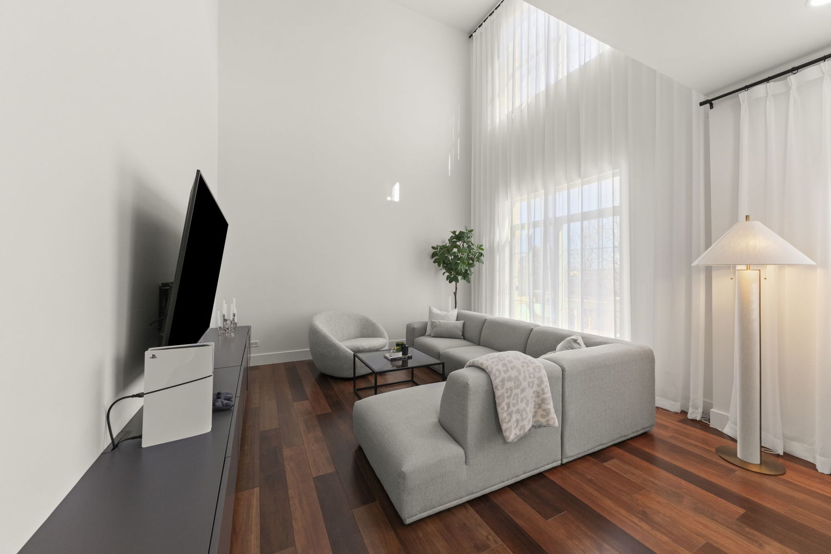 1081 Bartholdi Court, Carol Stream, IL 60188