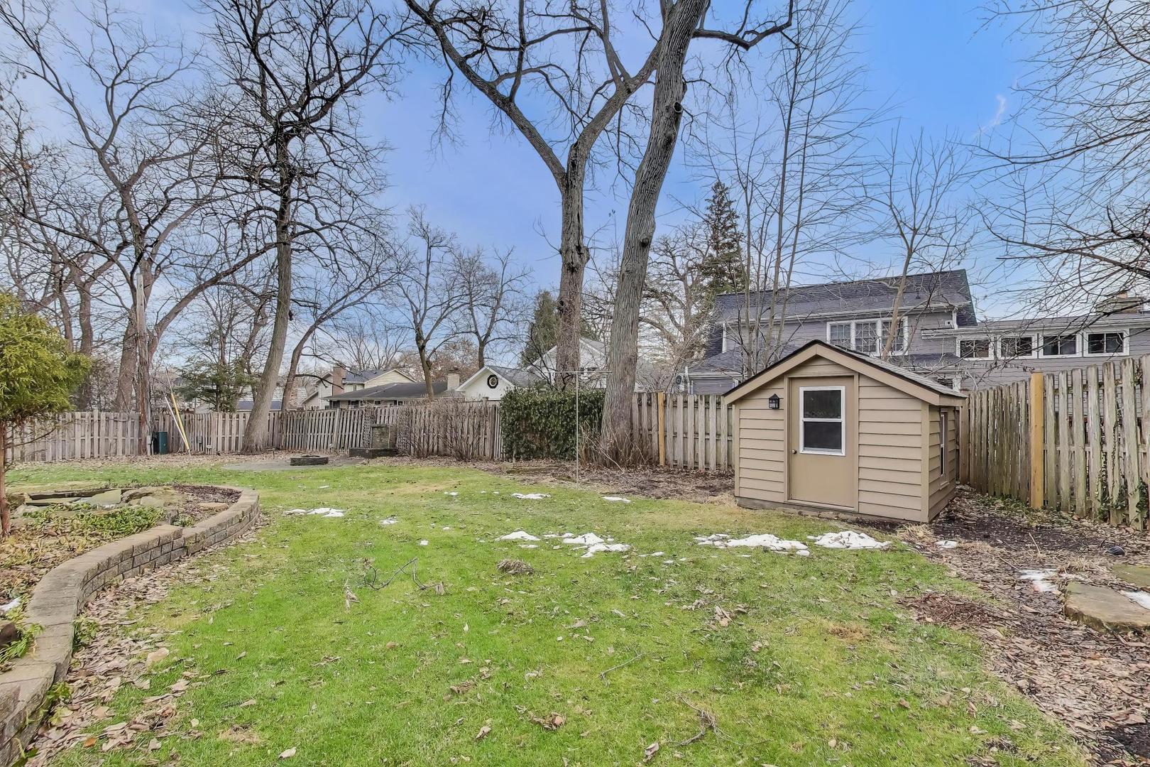 28 Muirwood Drive, Glen Ellyn, IL 60137