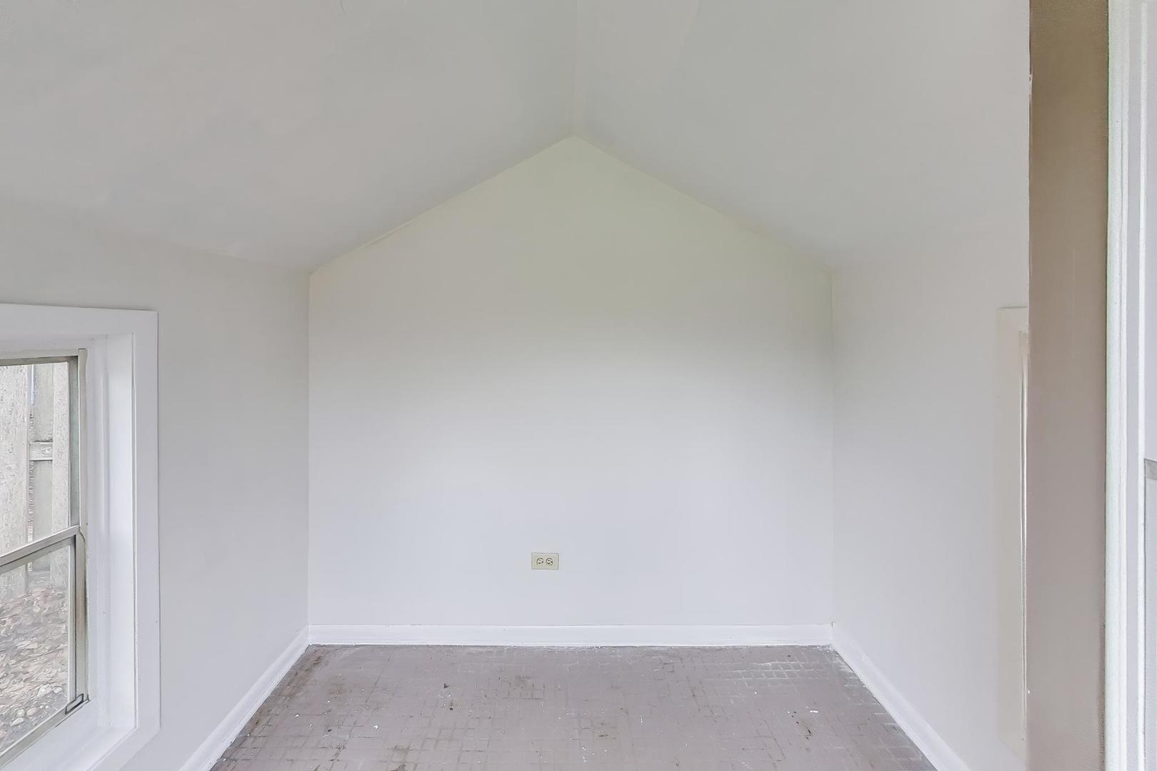 28 Muirwood Drive, Glen Ellyn, IL 60137