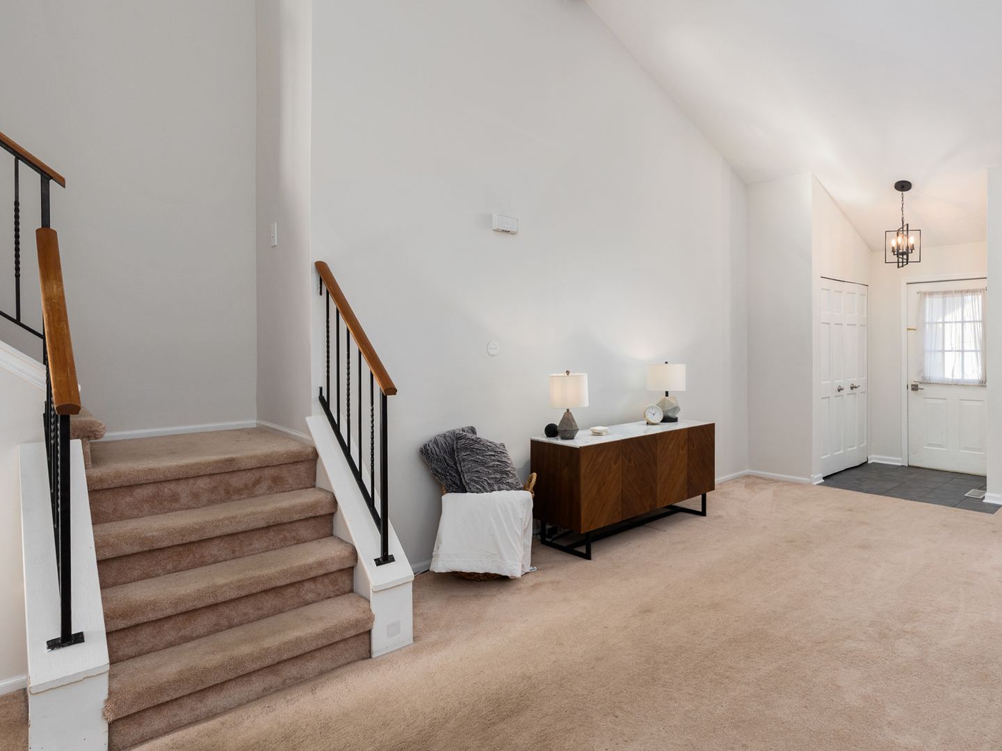 6385 Winstead Court, Lisle, IL 60532