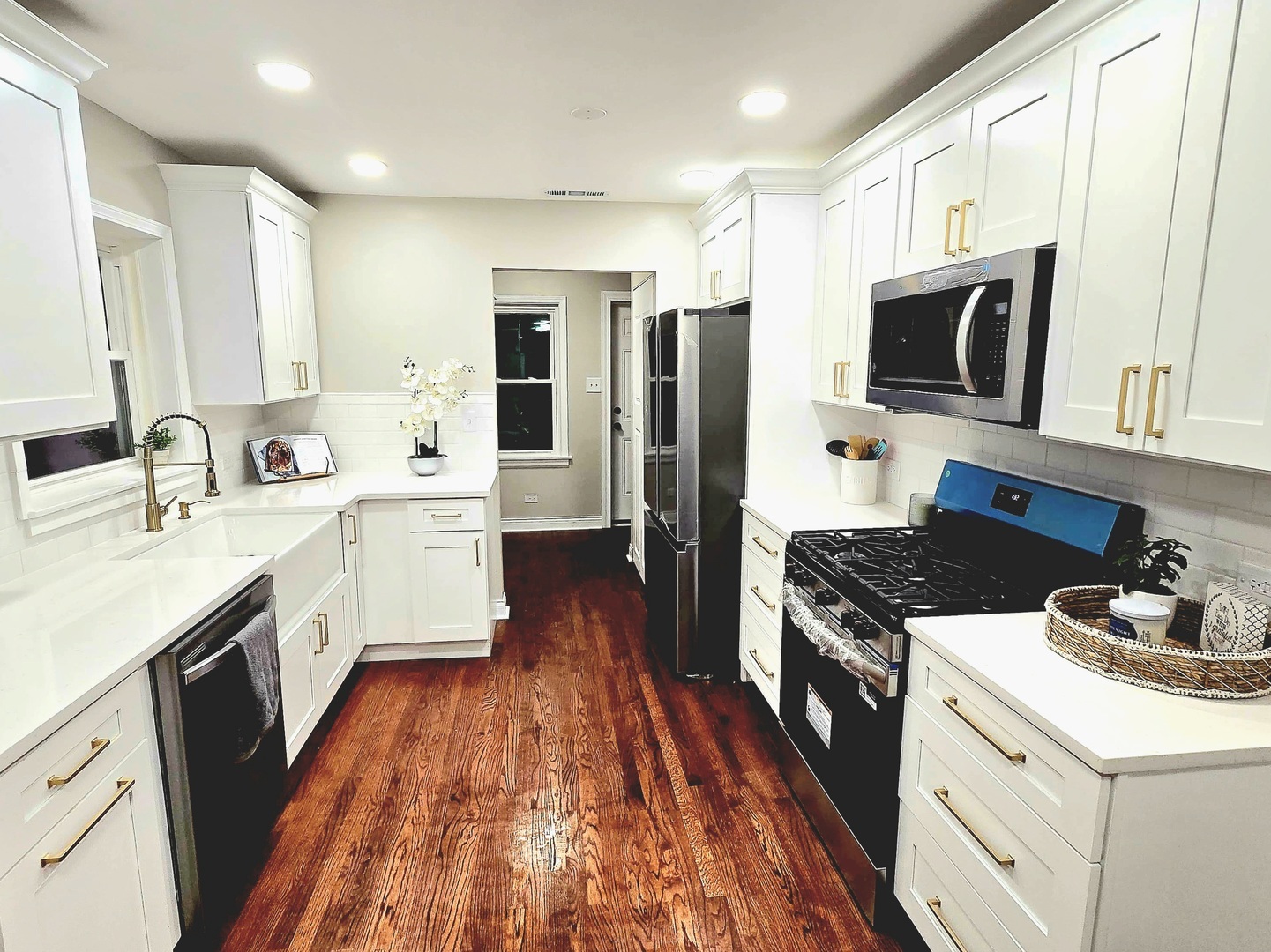 2817 W 100th Place, Evergreen Park, IL 60805