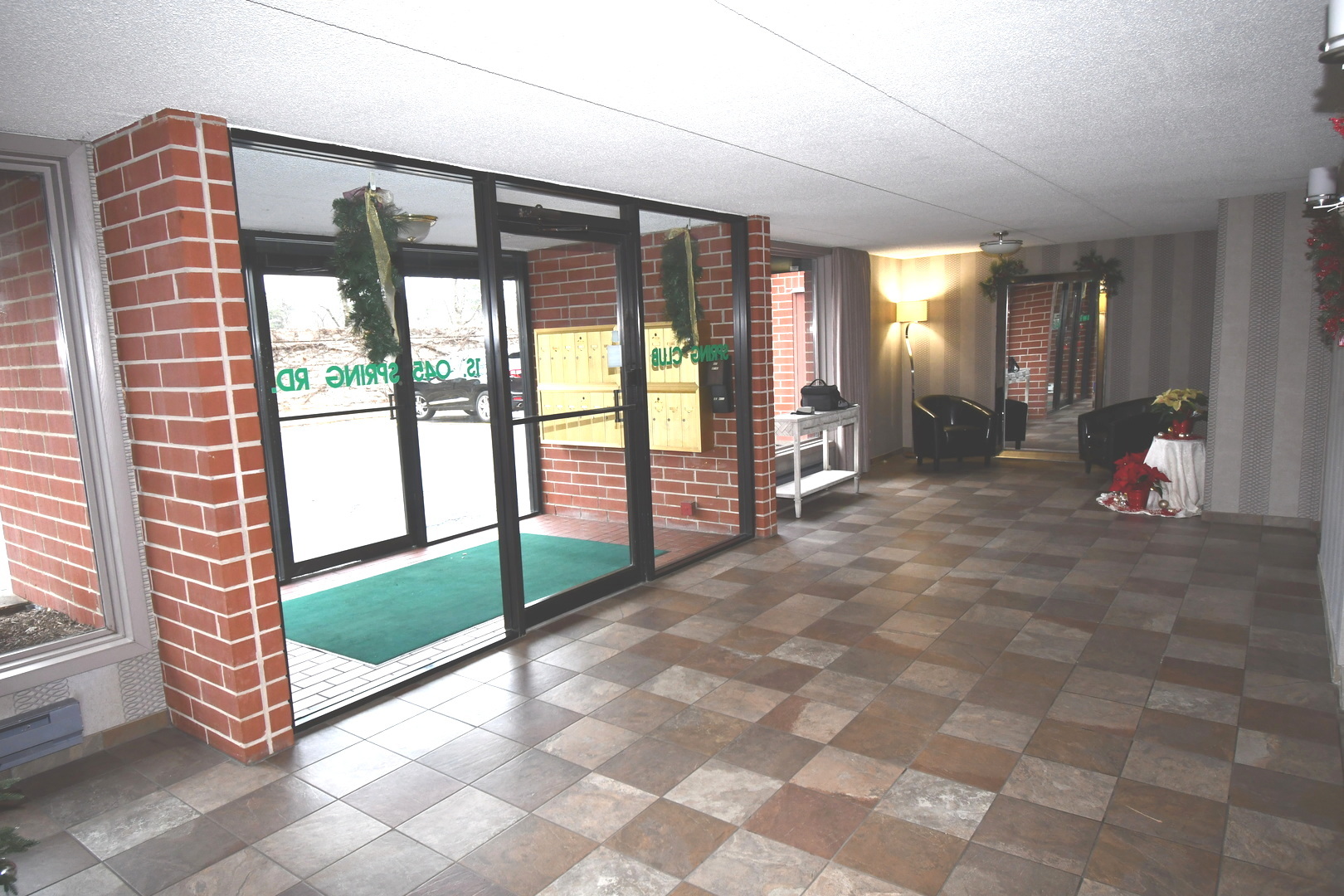 1S045 Spring Road #H2, Oakbrook Terrace, IL 60181