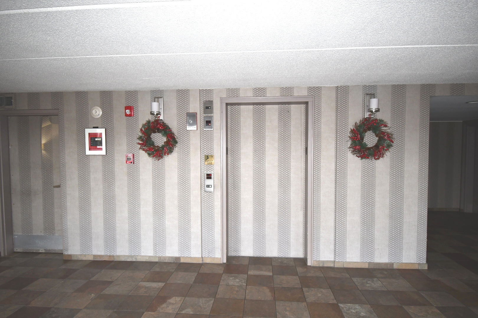 1S045 Spring Road #H2, Oakbrook Terrace, IL 60181