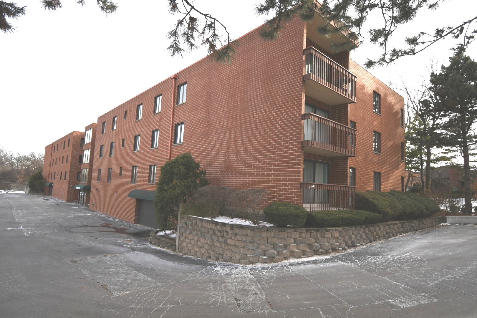 1S045 Spring Road #H2, Oakbrook Terrace, IL 60181