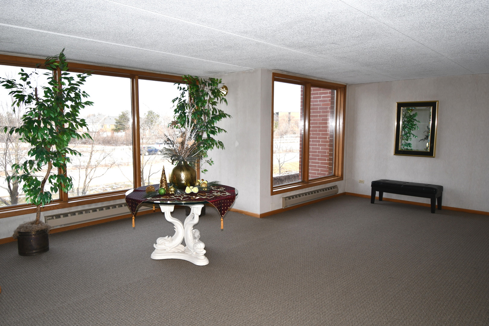 1S045 Spring Road #H2, Oakbrook Terrace, IL 60181