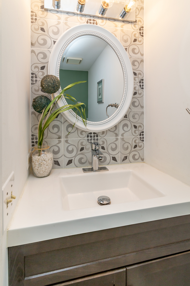 23 Carey Lane, Streamwood, IL 60107