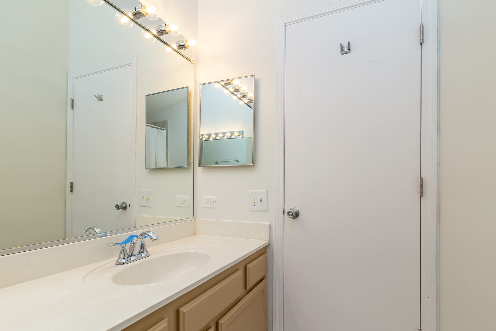 23 Carey Lane, Streamwood, IL 60107