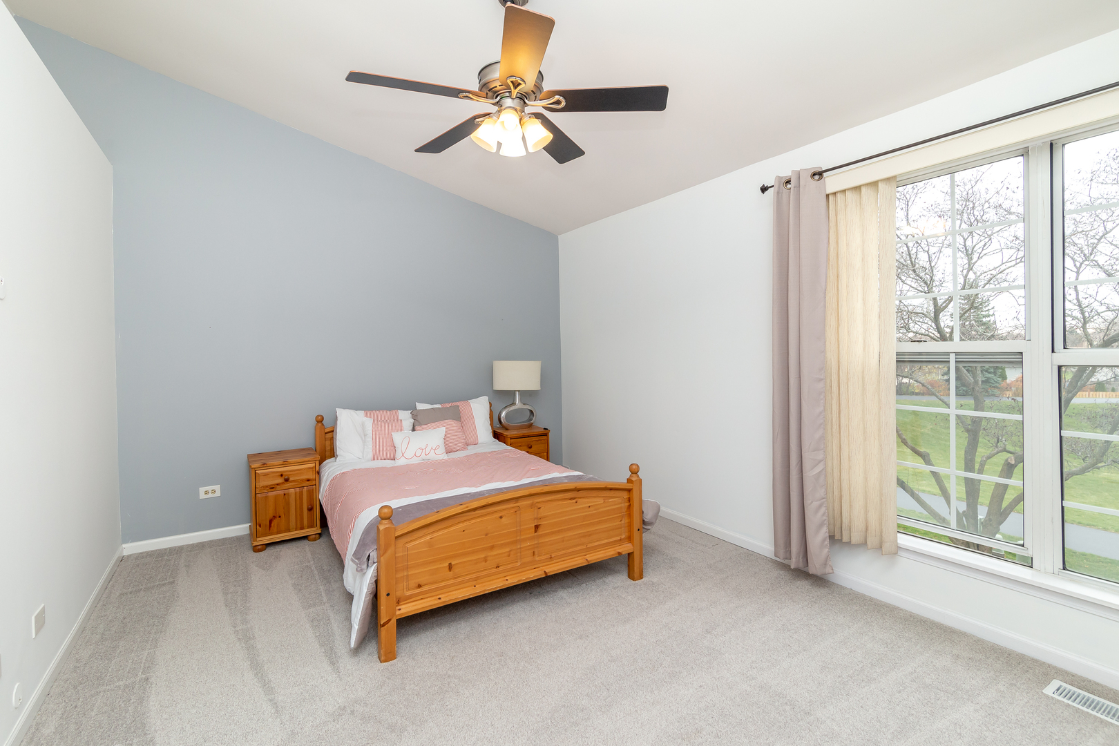 23 Carey Lane, Streamwood, IL 60107