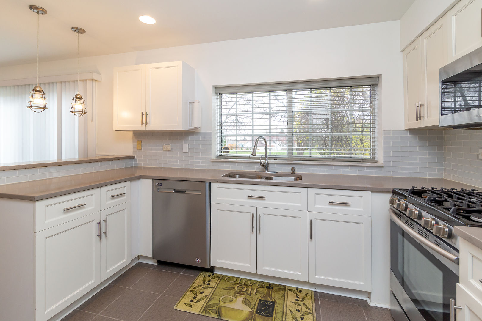 23 Carey Lane, Streamwood, IL 60107