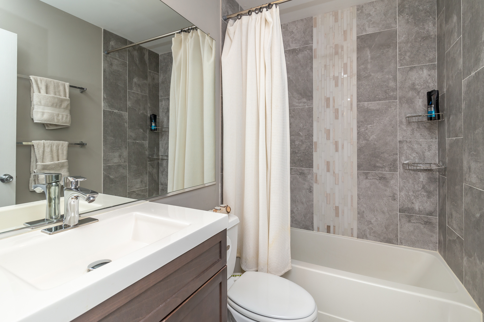 23 Carey Lane, Streamwood, IL 60107