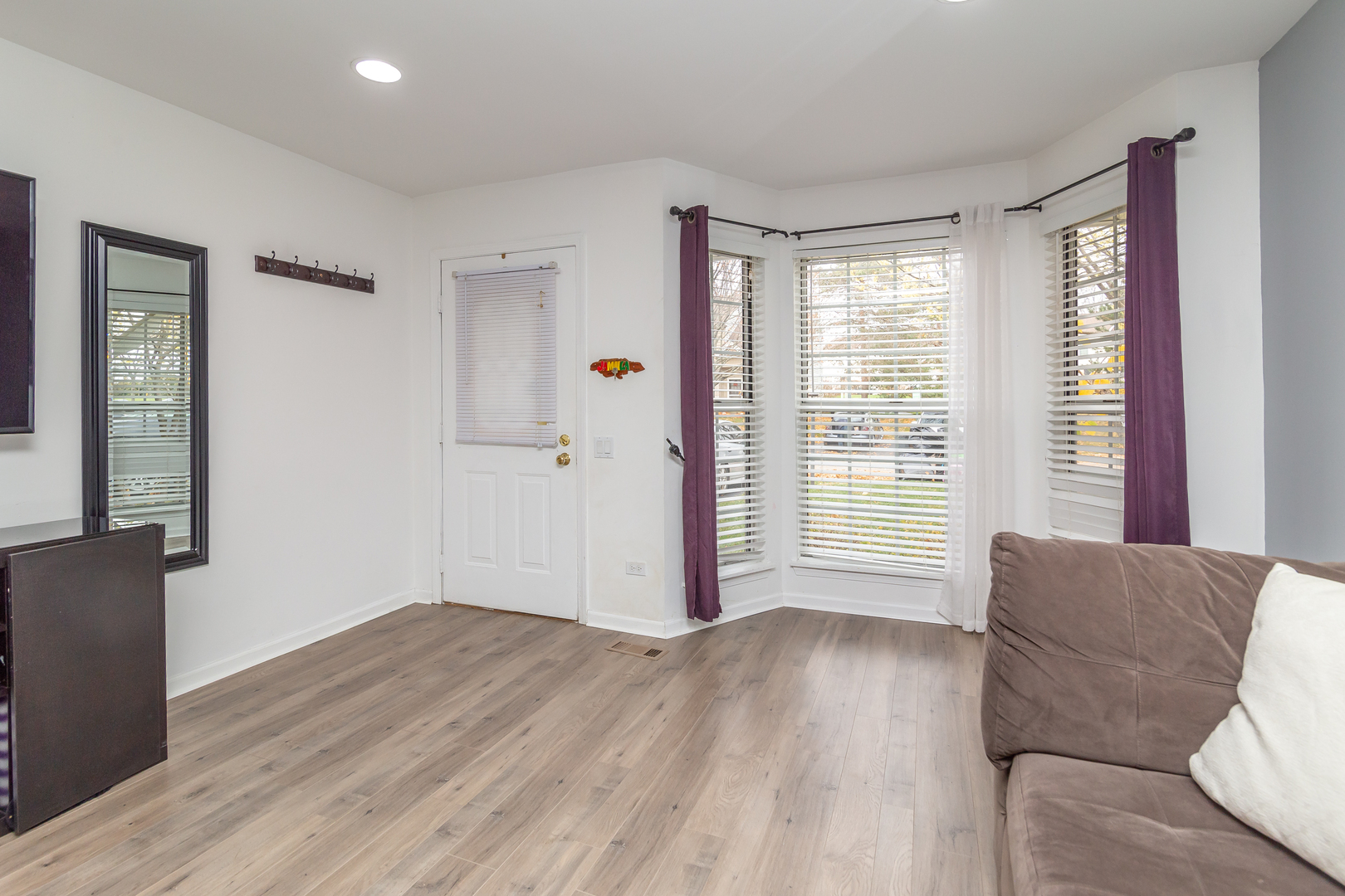 23 Carey Lane, Streamwood, IL 60107