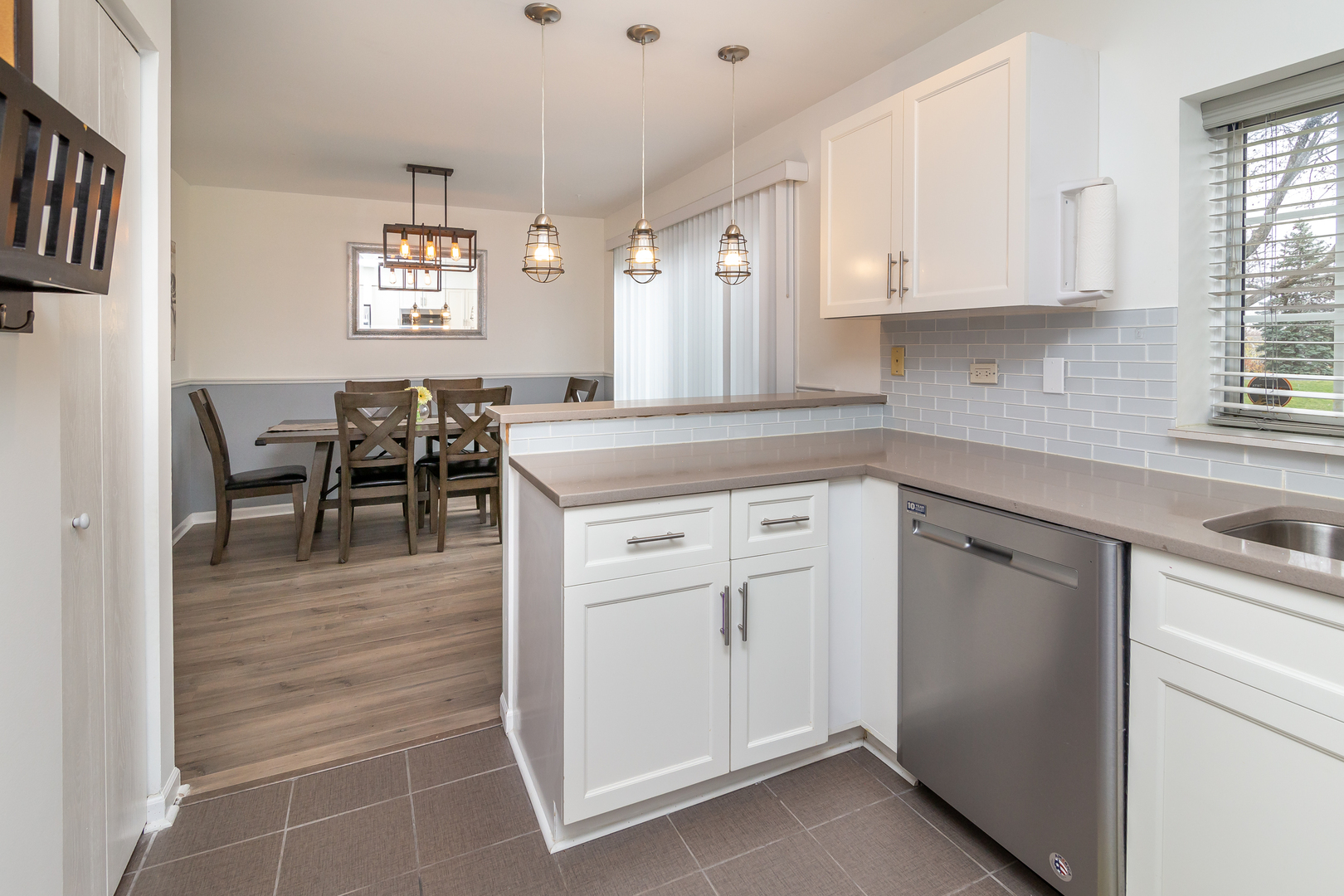 23 Carey Lane, Streamwood, IL 60107