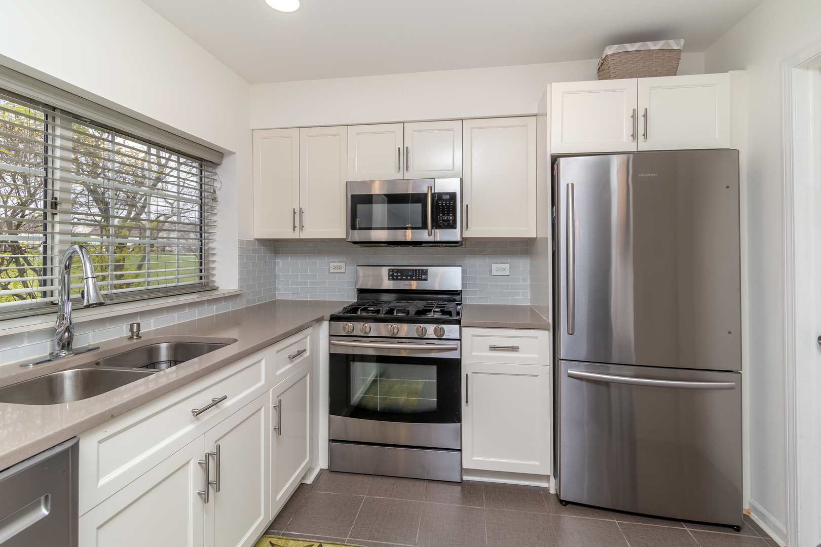 23 Carey Lane, Streamwood, IL 60107