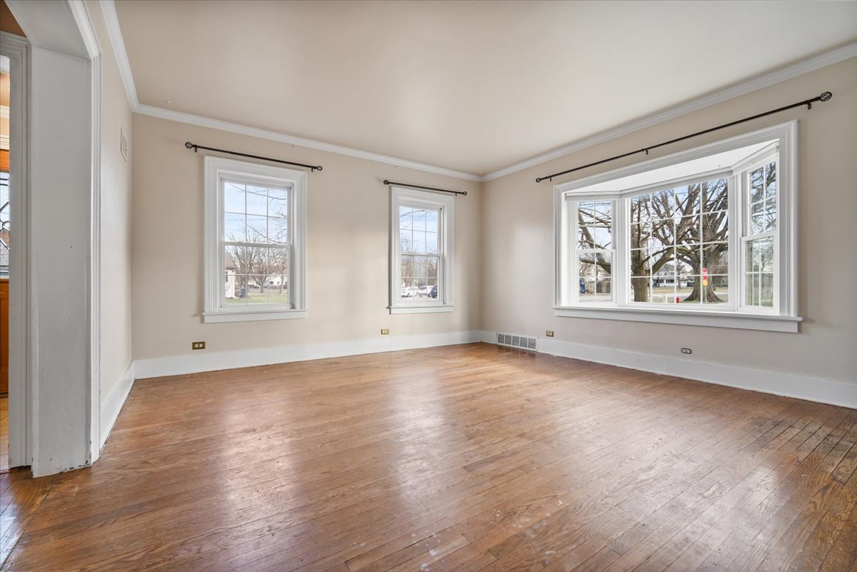 202 N Cherry Street, El Paso, IL 61738