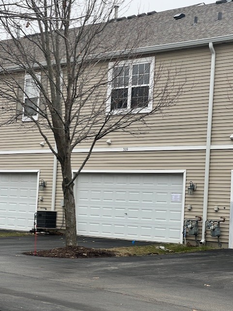 309 Springbrook Trail S, Oswego, IL 60543