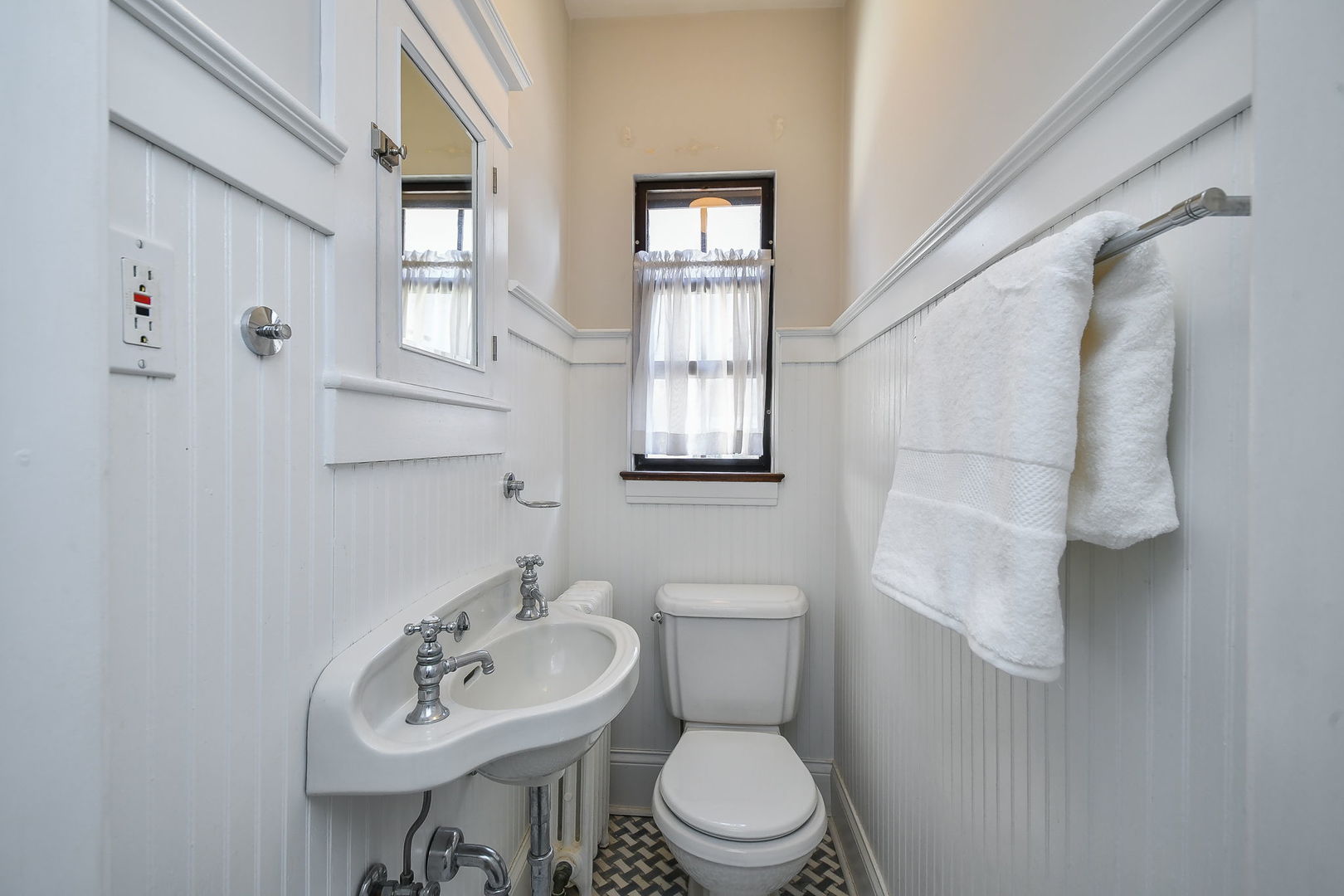 459 Hill Avenue, Glen Ellyn, IL 60137