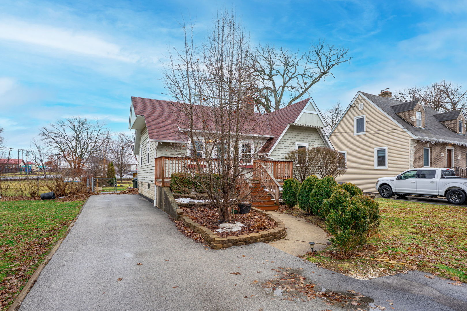 271 Oakwood Drive, Wood Dale, IL 60191