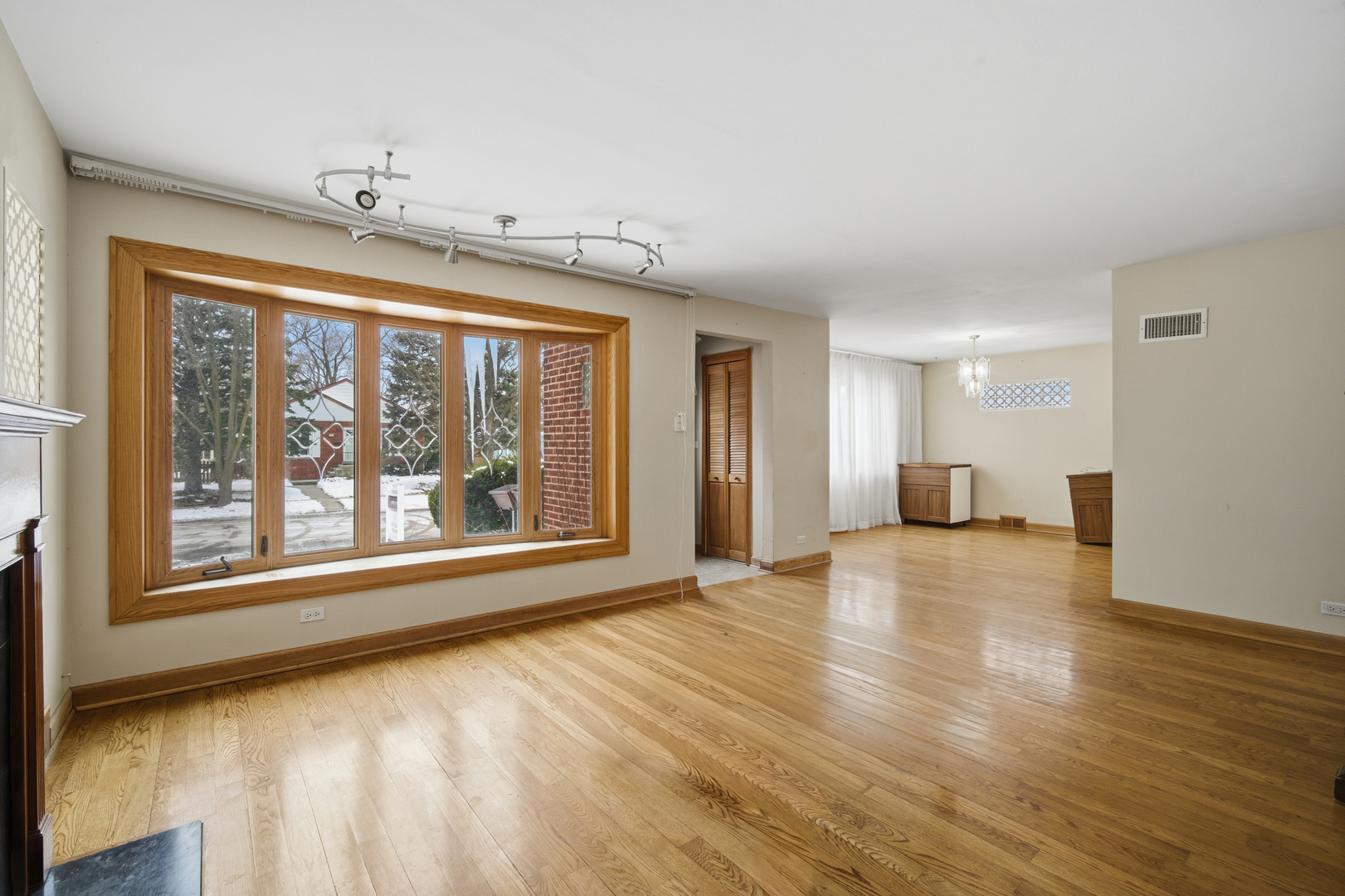 7525 Karlov Avenue, Skokie, IL 60076