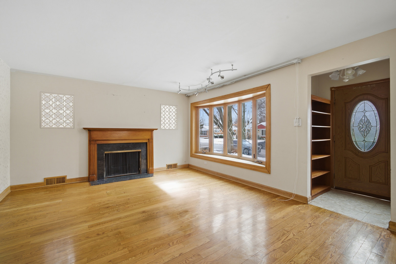 7525 Karlov Avenue, Skokie, IL 60076