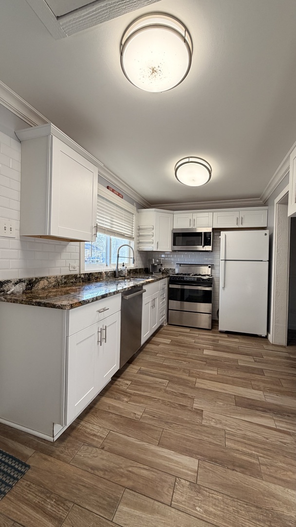 28048 N Hickory Lane, Wauconda, IL 60084