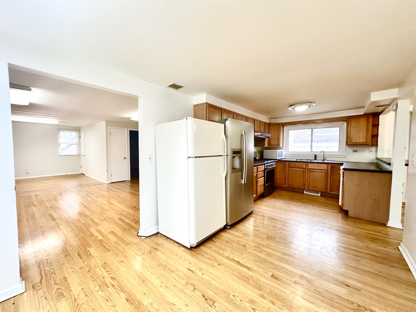 15275 W Walnut Drive, Deerfield, IL 60015