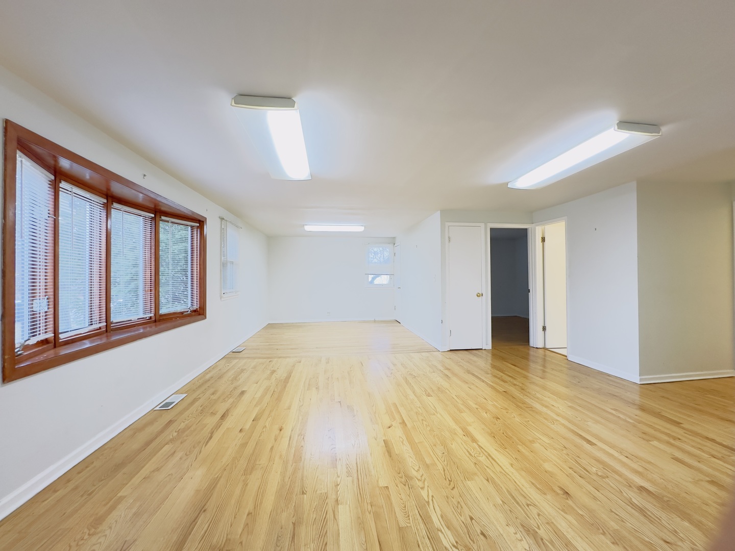 15275 W Walnut Drive, Deerfield, IL 60015