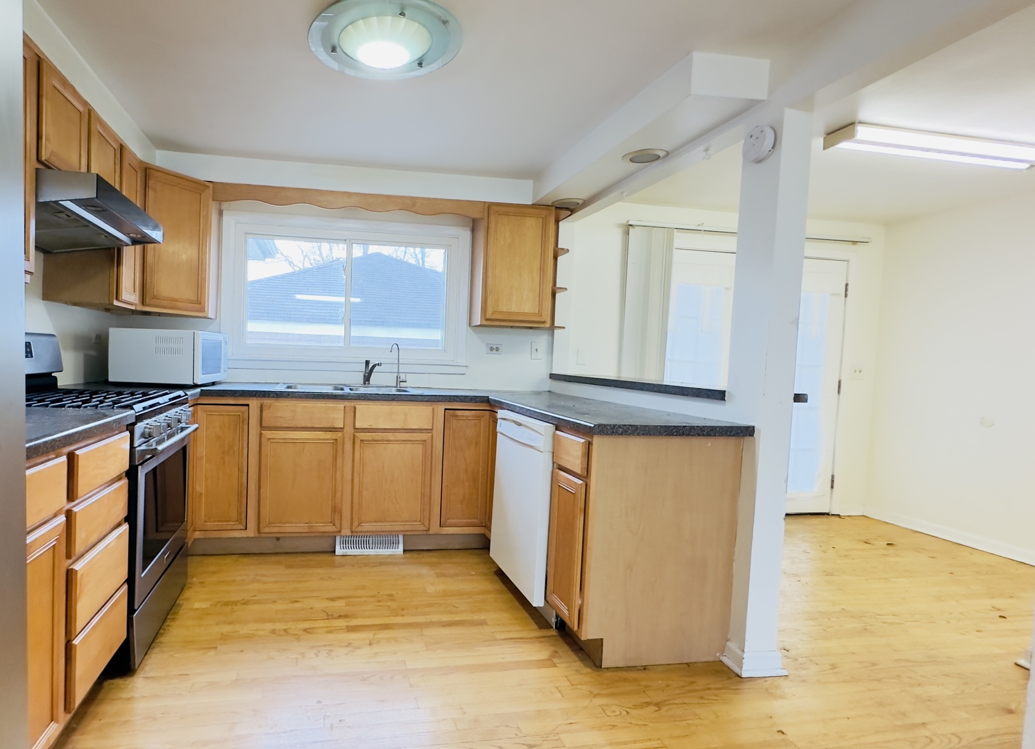 15275 W Walnut Drive, Deerfield, IL 60015