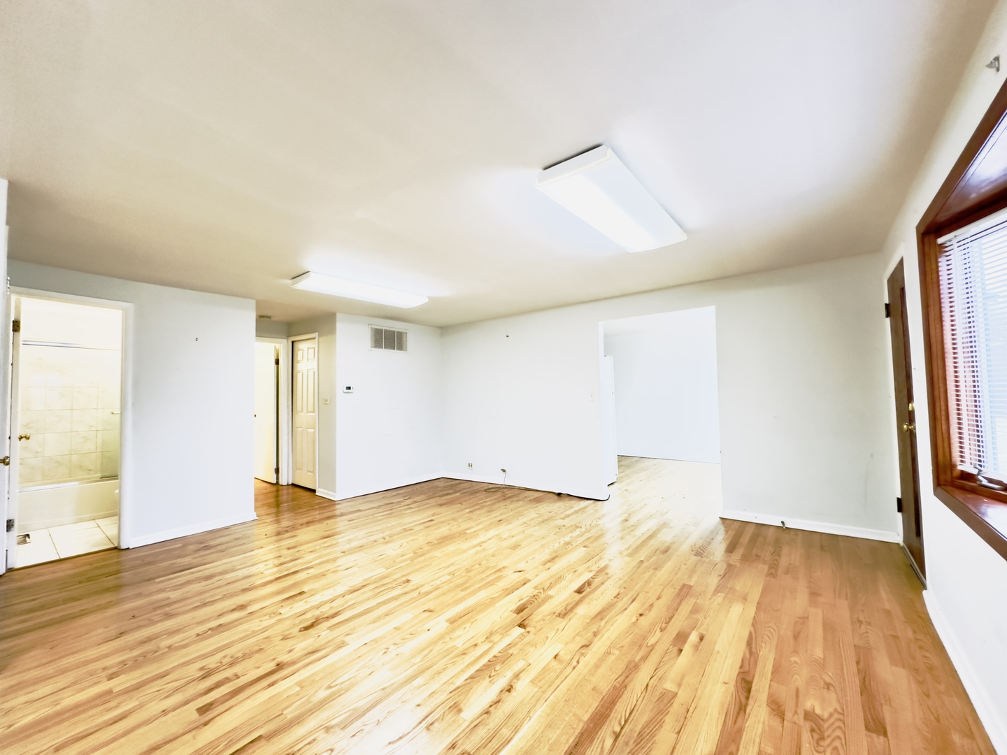 15275 W Walnut Drive, Deerfield, IL 60015