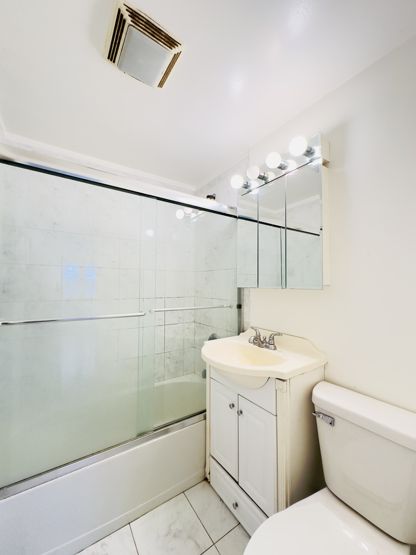 15275 W Walnut Drive, Deerfield, IL 60015