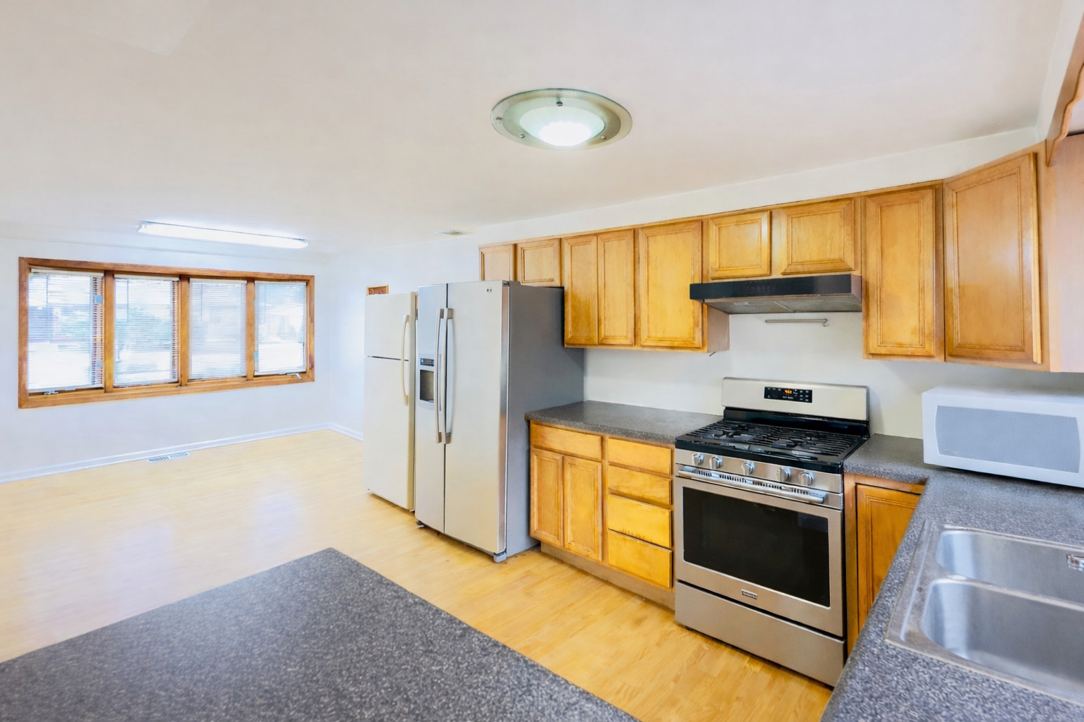 15275 W Walnut Drive, Deerfield, IL 60015