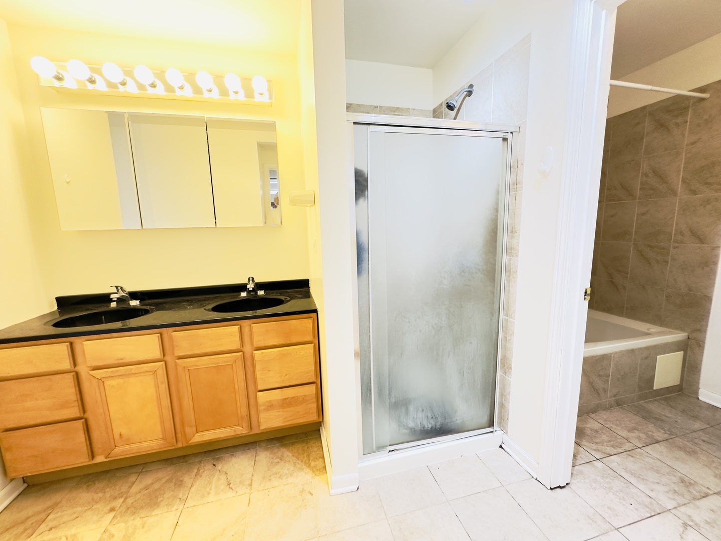 15275 W Walnut Drive, Deerfield, IL 60015