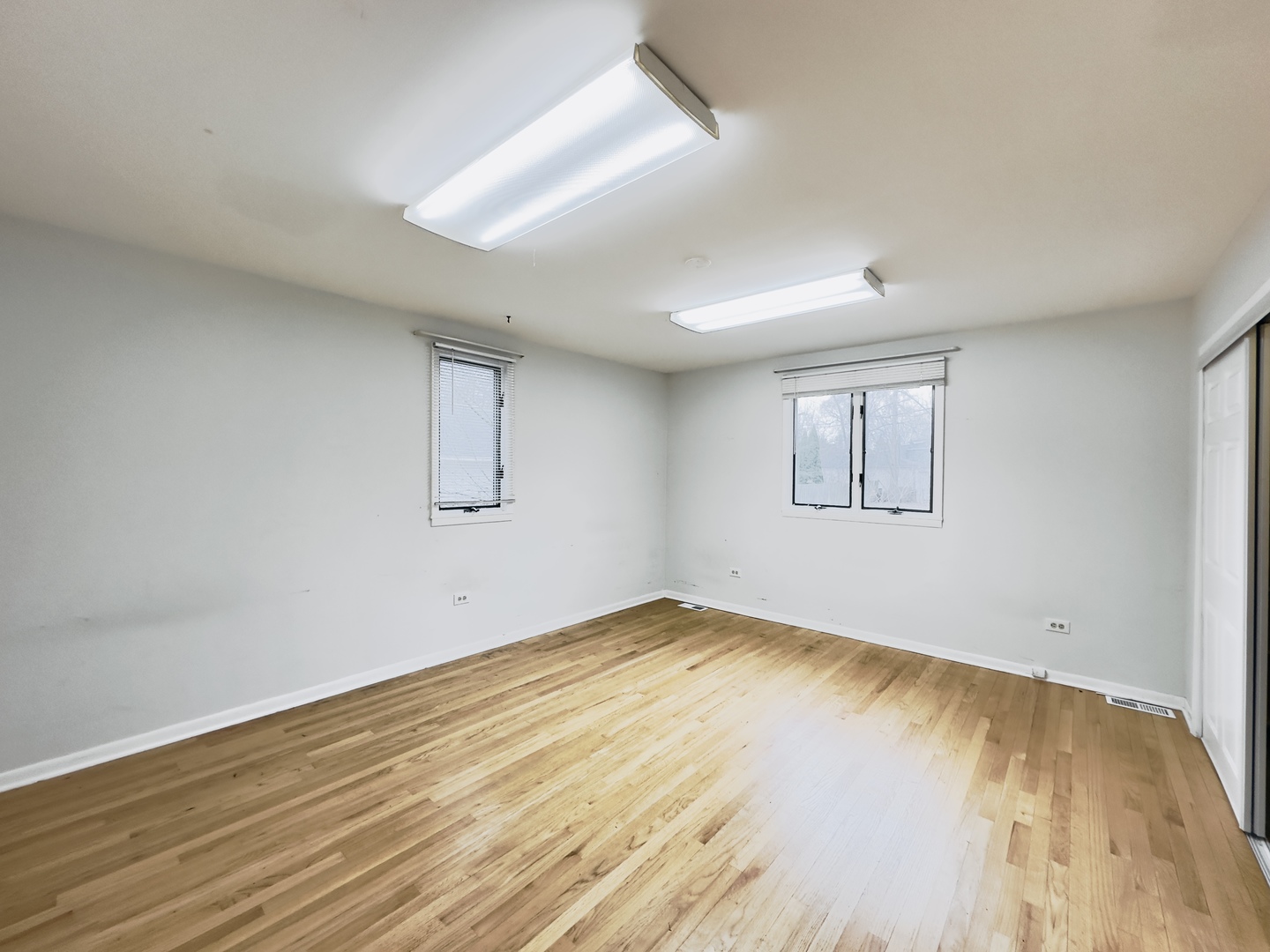 15275 W Walnut Drive, Deerfield, IL 60015