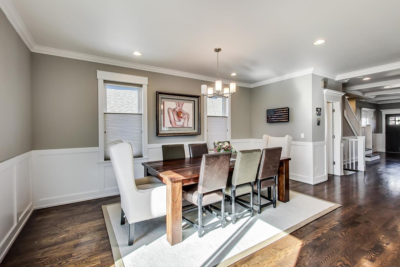 6555 N Oxford Avenue, Chicago, IL 60631