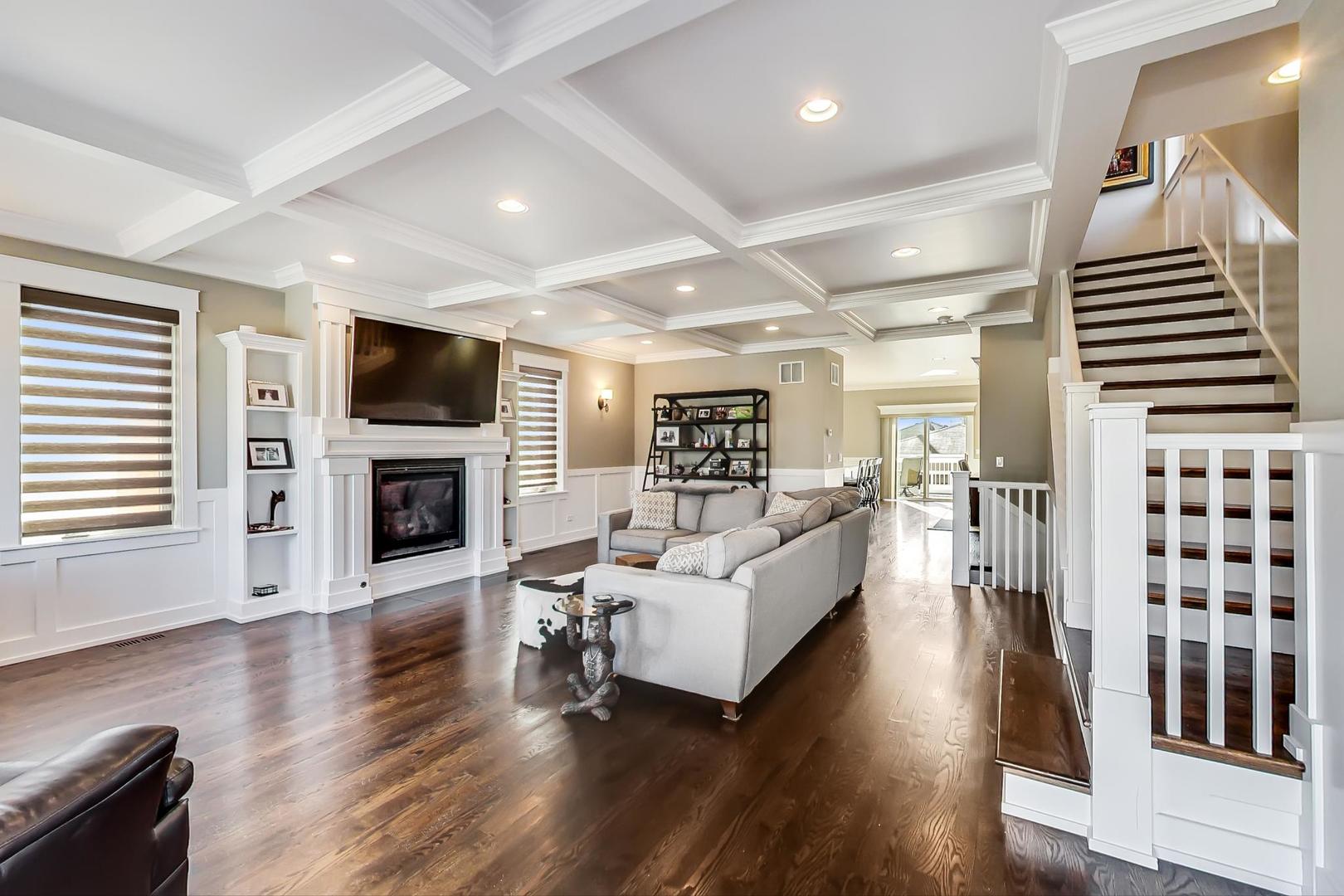 6555 N Oxford Avenue, Chicago, IL 60631