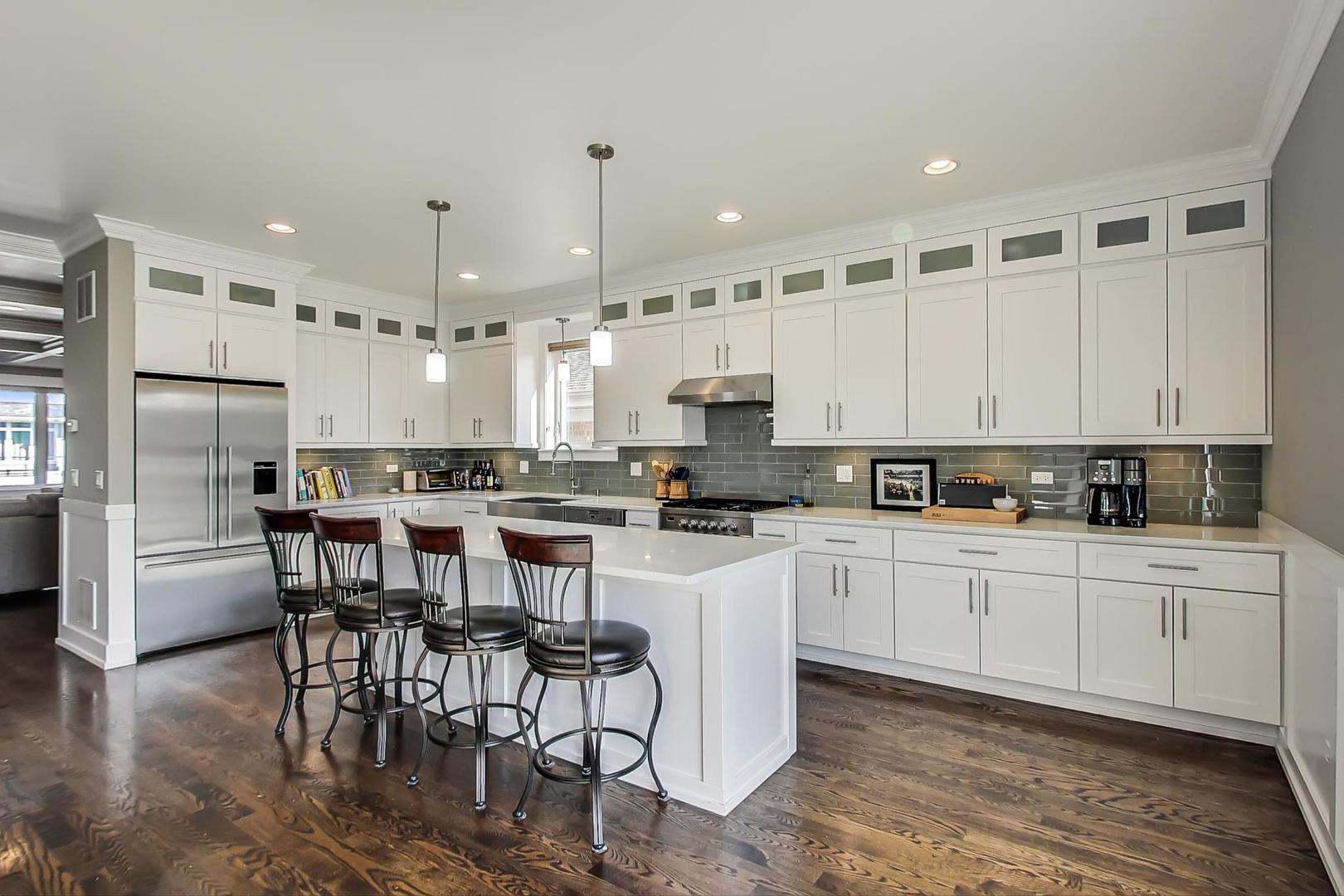 6555 N Oxford Avenue, Chicago, IL 60631