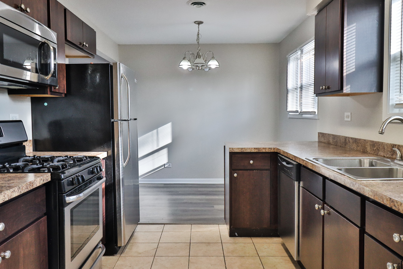 111 E 13th Street, Lombard, IL 60148