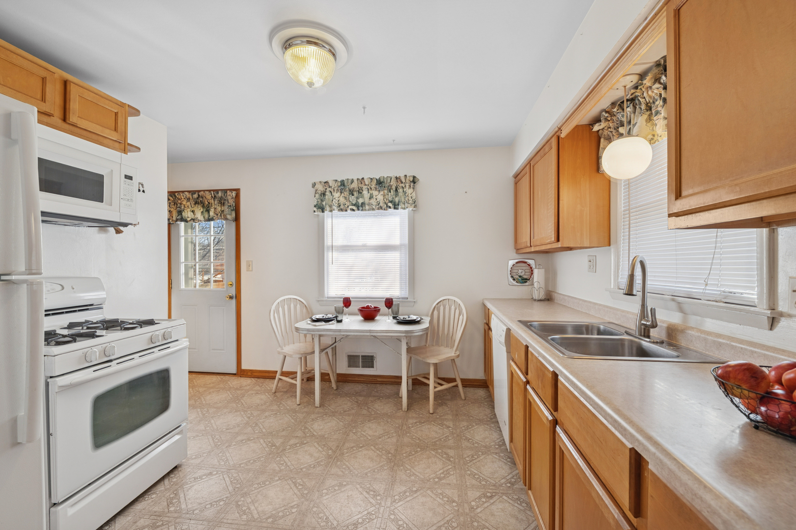 127 W Courtland Street, Mundelein, IL 60060