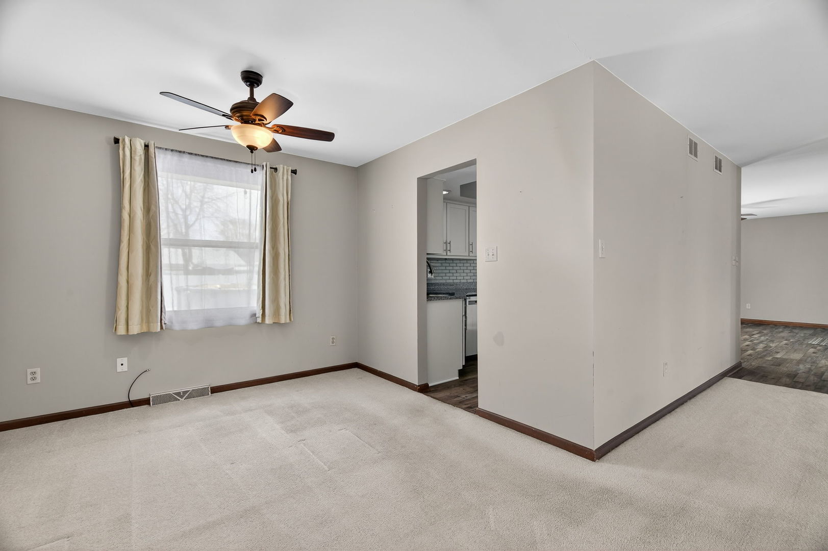 616 Ca Crest Drive, Shorewood, IL 60404